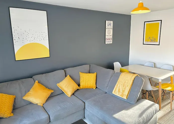 Ardenlee - Stylish 3 Bed Apt Close To City, Parking And Wifi