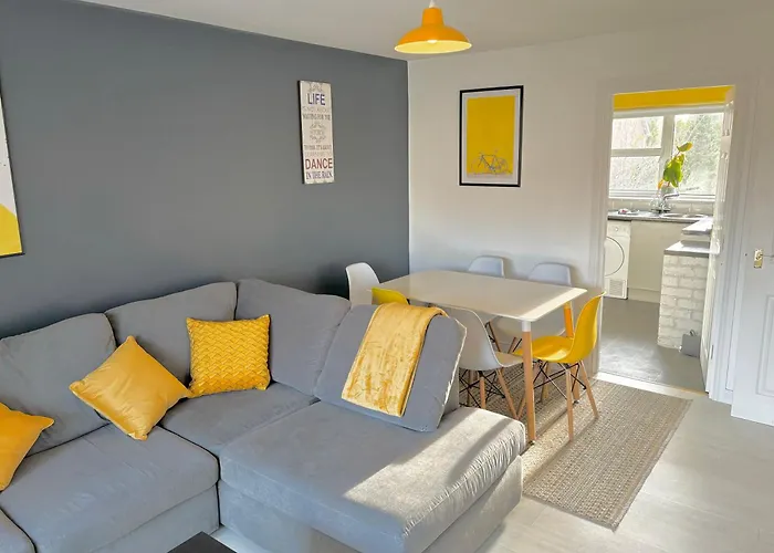 Ardenlee - Stylish 3 Bed Apt Close To City, Parking And Wifi